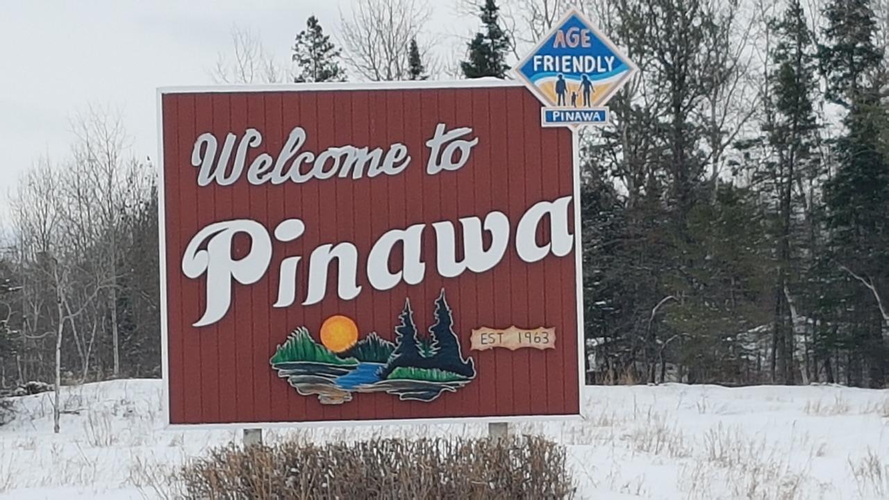 Pinawa Motel Екстериор снимка