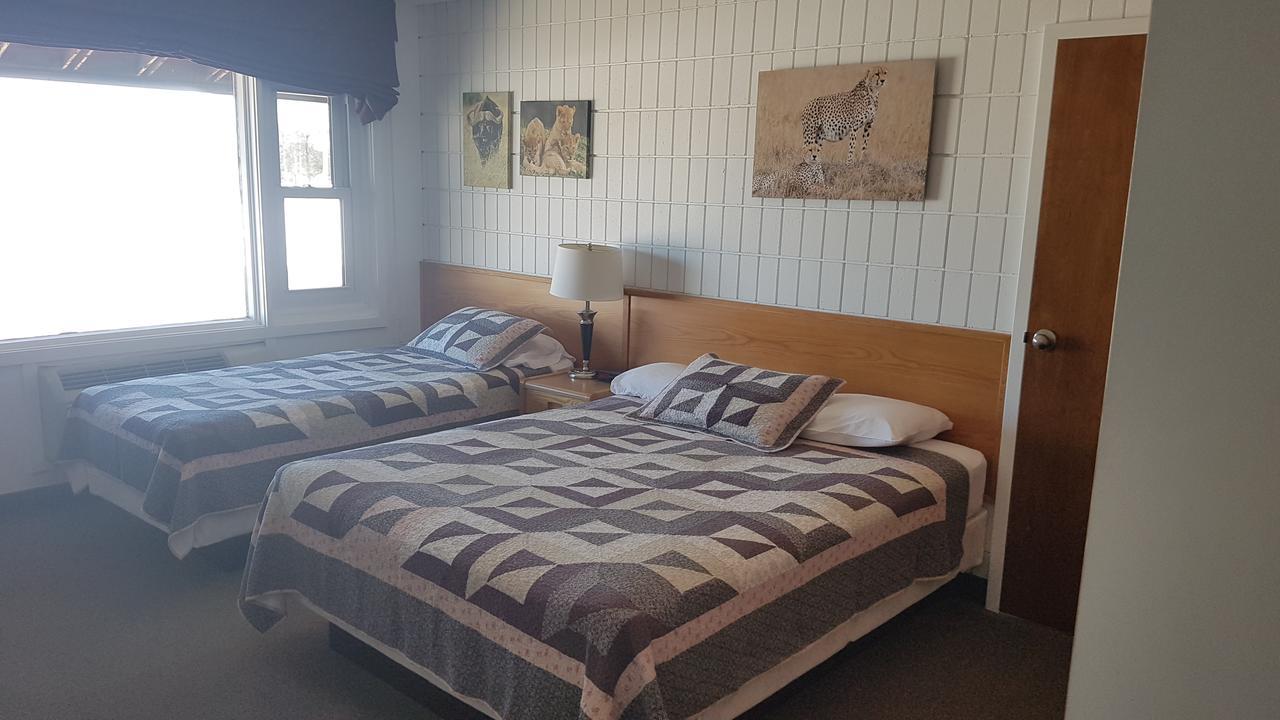 Pinawa Motel Екстериор снимка