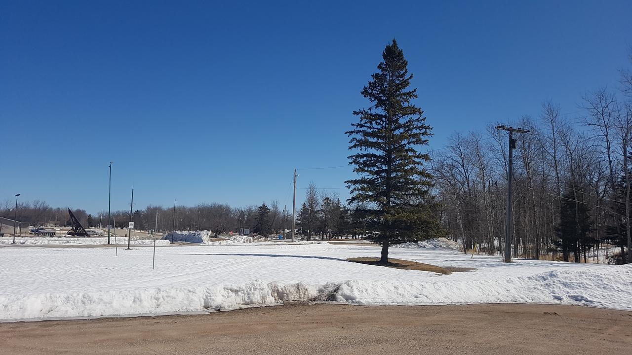 Pinawa Motel Екстериор снимка
