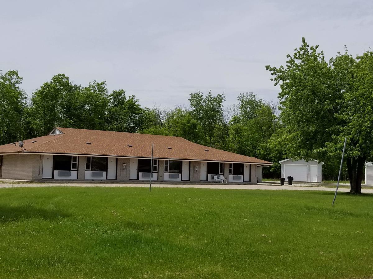 Pinawa Motel Екстериор снимка